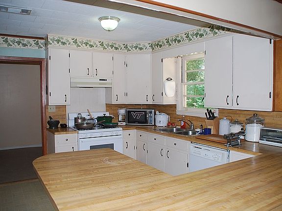 3rd image of 2519 N Magnolia Dr