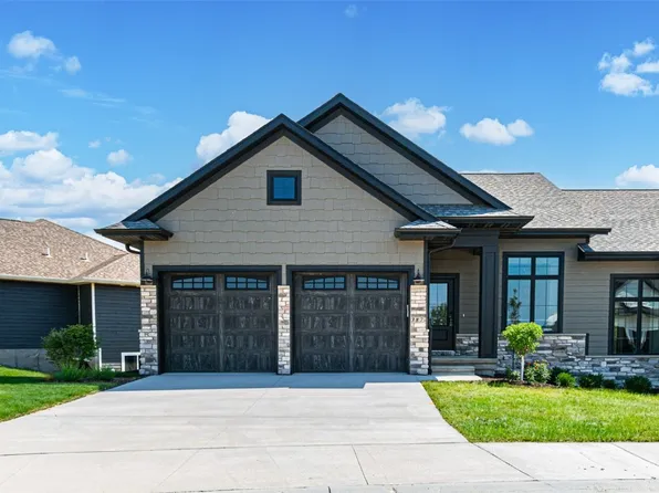 387 Hidden Ridge Dr, Coralville, IA 52241