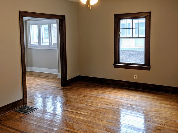 5th image of 28 Richards Ave NW