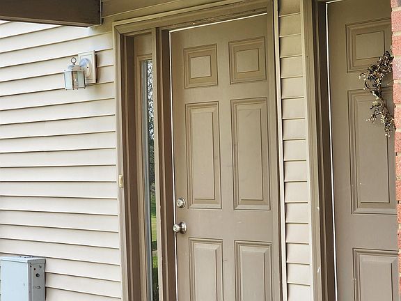 2nd image of 4569 Thornhill Dr #201B