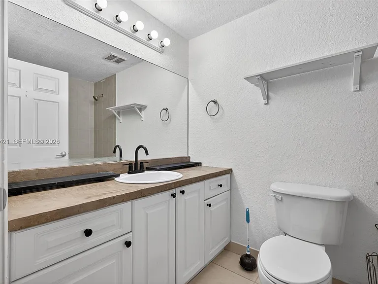 4902 Washington St #4 — Photo 12