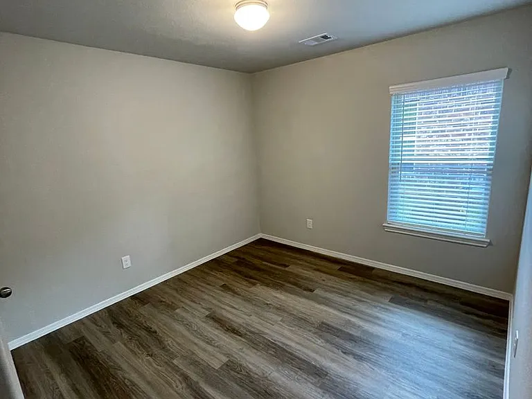 731 Long Cedar Dr — Photo 7