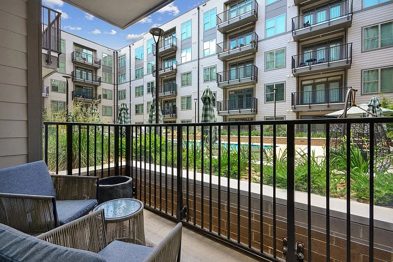 Link Apartments 4th Street — Photo 3