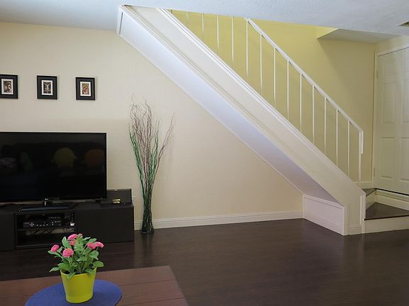 4th image of 914 Bellhurst Ave
