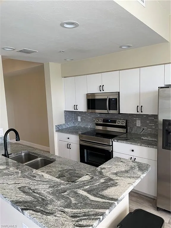 2 bed, 2.0 bath, 1232 sqft, $2,200 — Photo 2