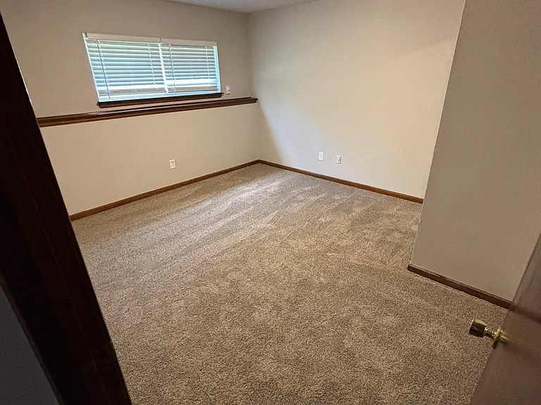 917 N Sunset Dr — Photo 7