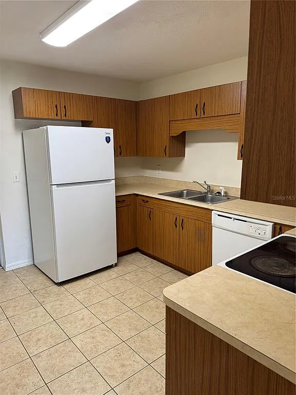 2 bed, 1.0 bath, 900 sqft, $1,200 — Photo 3