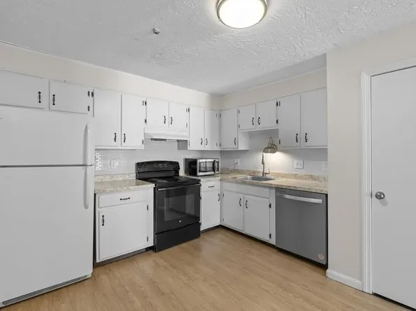 276 Codman Hill Rd APT 36A, Boxboro, MA 01719