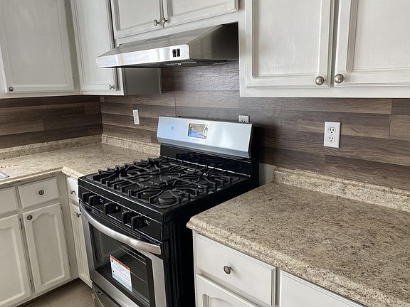 5th image of 8001 Valle Placido Dr