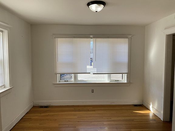 2nd image of 1930 Cherry Ct