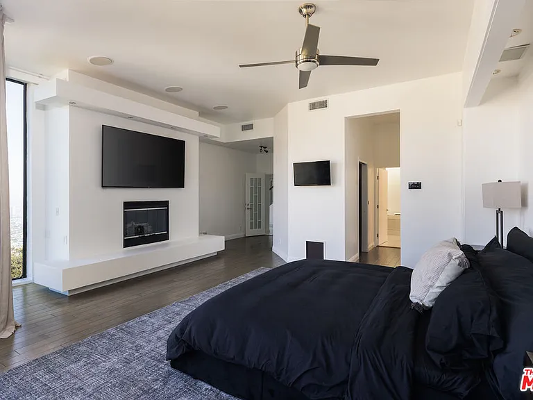 2231 Sunset Plaza Dr — Photo 19