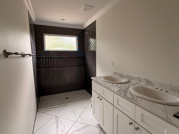 3rd image of 113 Dogwood Dr