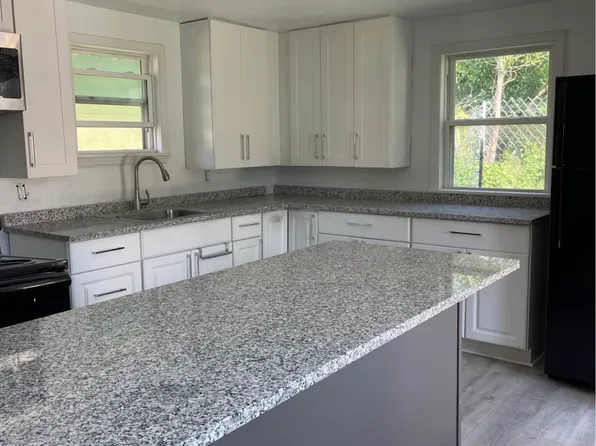 2149 Dover St #B, North Charleston, SC 29405