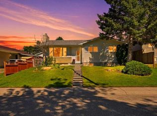 2415 W Vista Cres NE, Calgary, AB T2E6J2