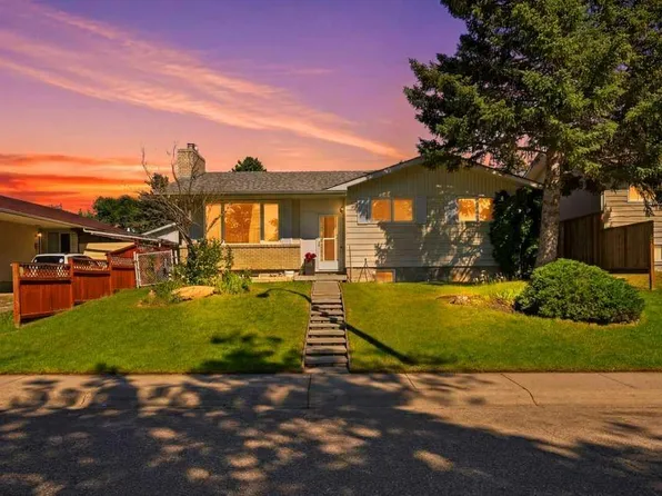 2415 W Vista Cres NE, Calgary, AB T2E 6J2
