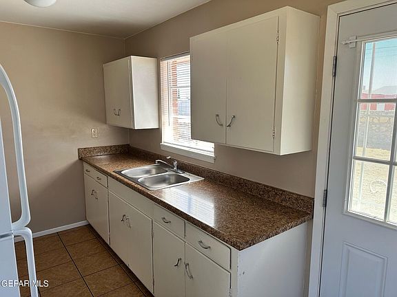 4th image of 5732 Arrowhead Dr