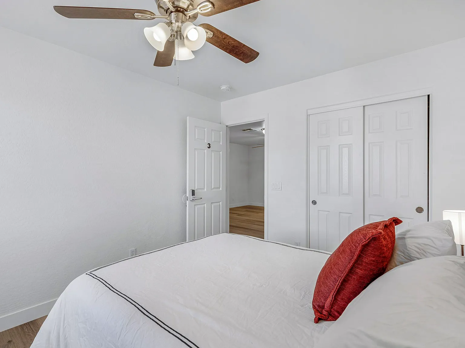 4 bed, 3.0 bath, 2857 sqft, $979 — Photo 4