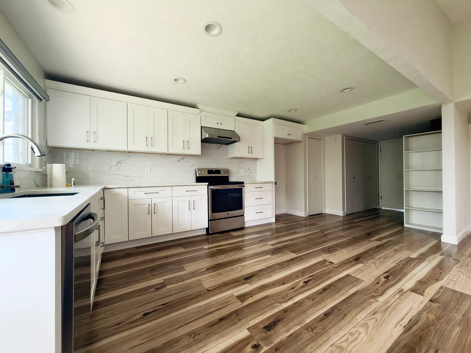3 bed, 1895 sqft, $2,300 — Photo 3
