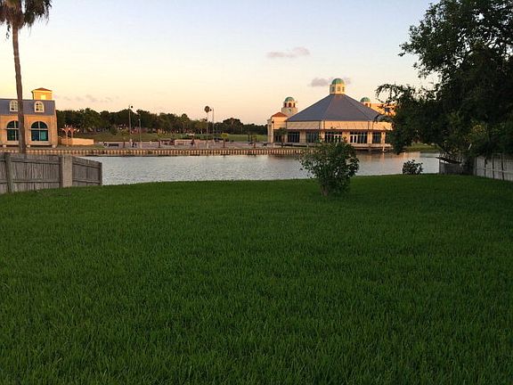 2nd image of 1824 Palm Blvd