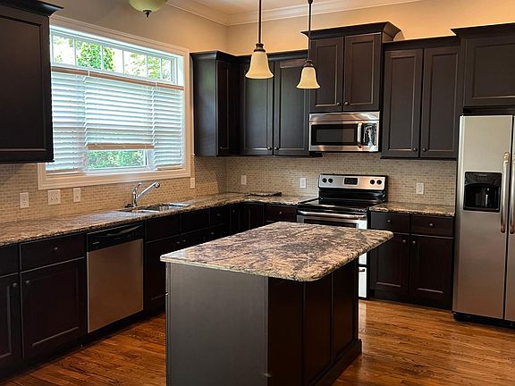 3rd image of 511 Bowerwood Cir #511
