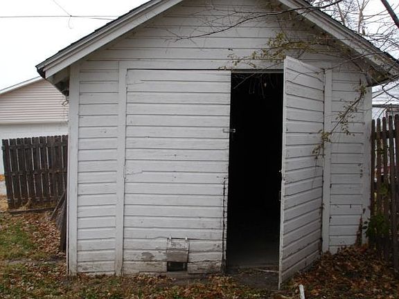 5th image of 2128 Ave E