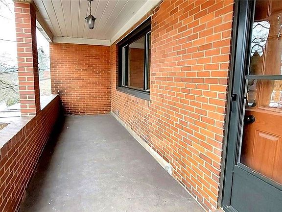 4th image of 139 Rossmore St