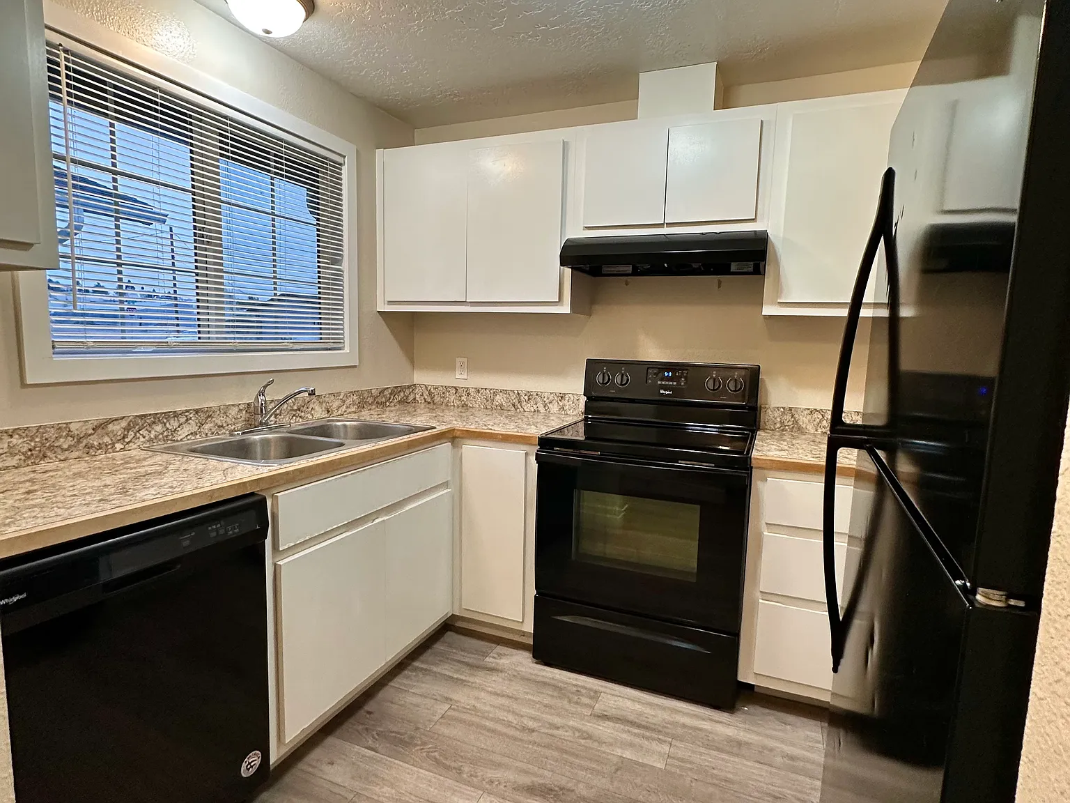 2 bed, 832 sqft, $1,395 — Photo 2