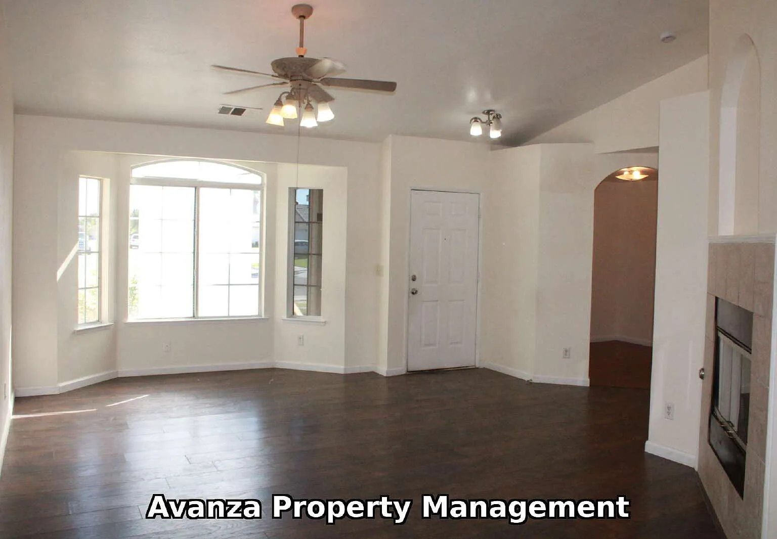 3 bed, 2.0 bath, 1346 sqft, $2,095 — Photo 4