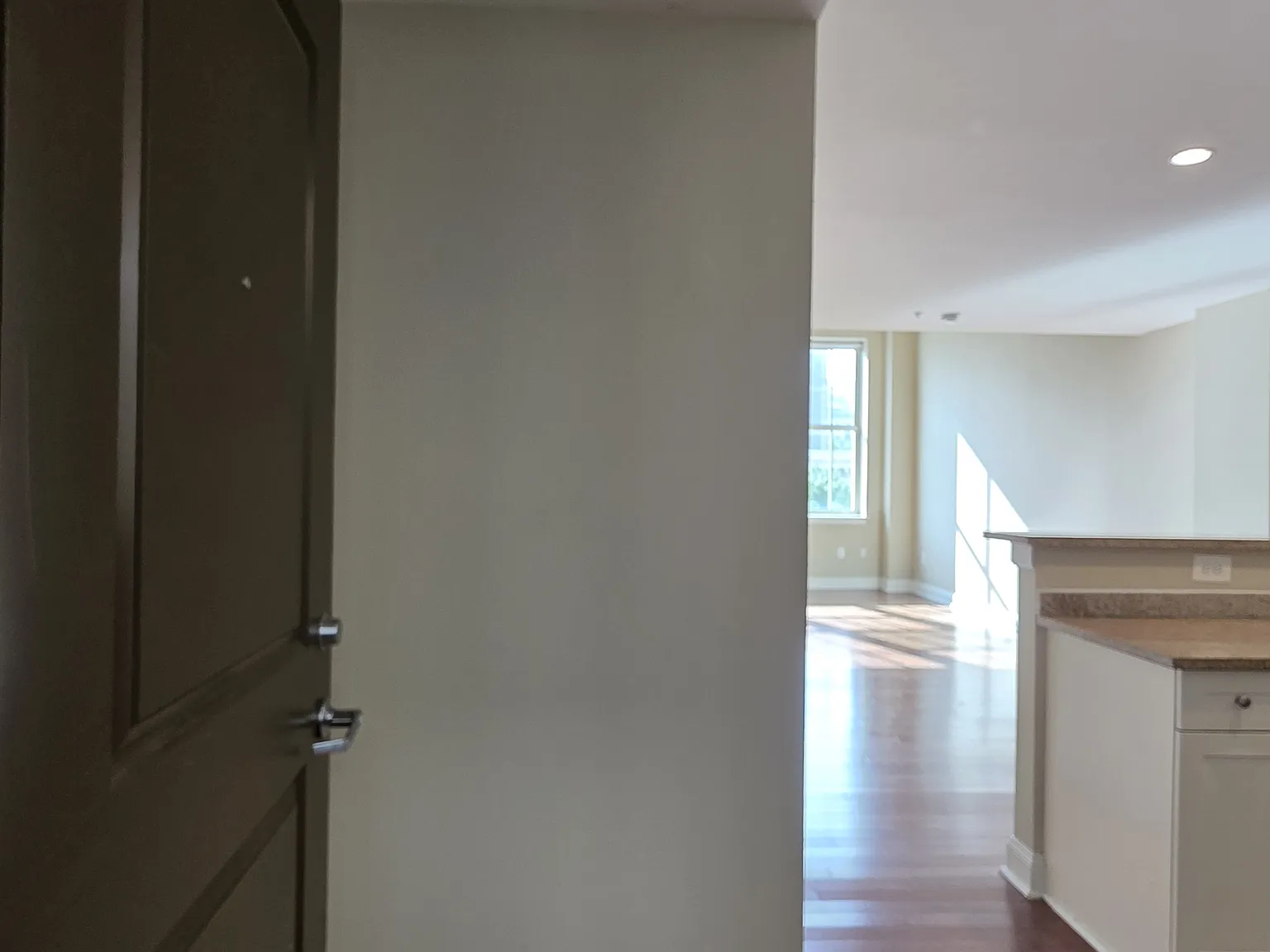 1 bed, 1.5 bath, 778 sqft, $1,950 — Photo 2