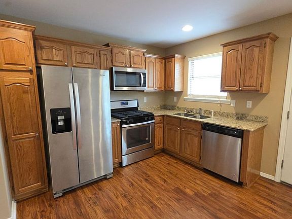 4th image of 808 S Knoxville Ave APT B