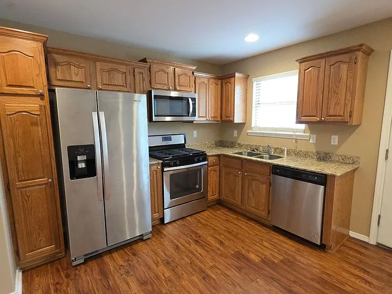 808 S Knoxville Ave — Photo 11