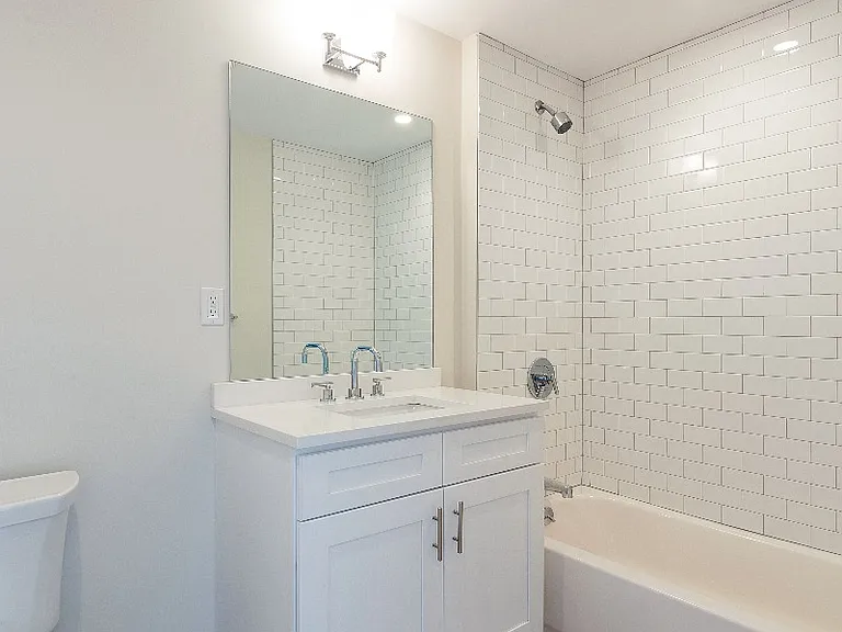 1902 Washington St #2 — Photo 7