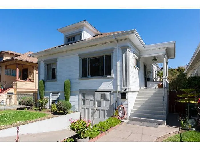 2052 Rosedale Ave photo 1