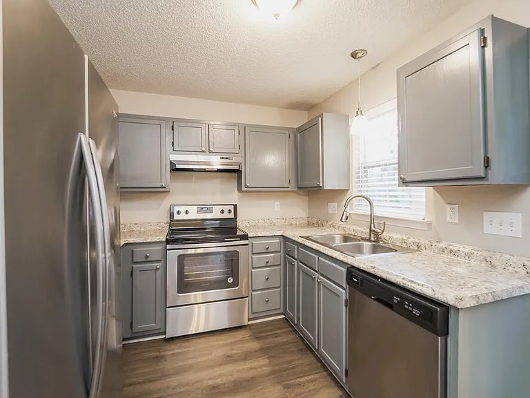5906 Prestwick Ln — Photo 8