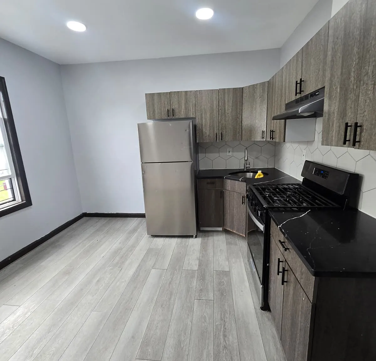 2 bed, $1,900 — Photo 2