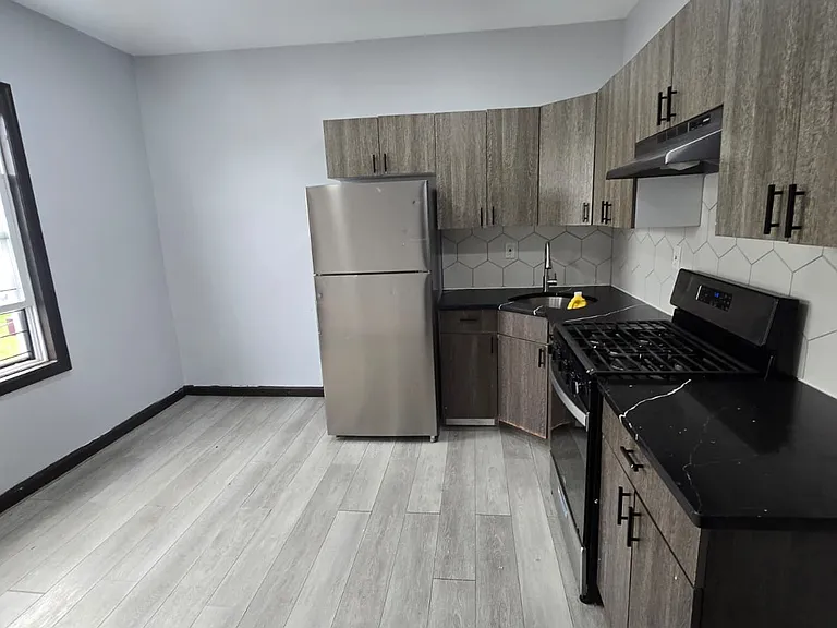 162 Elwood Ave #1 — Photo 2