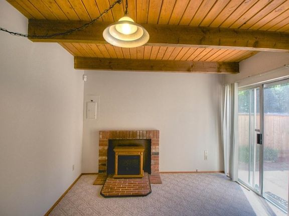 4th image of 644 Malibu Dr SE