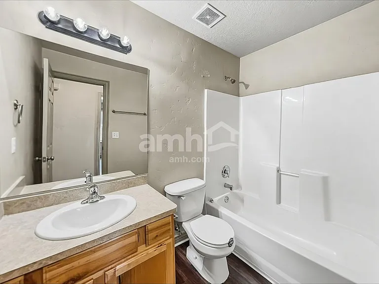186 W Gate Ln — Photo 14