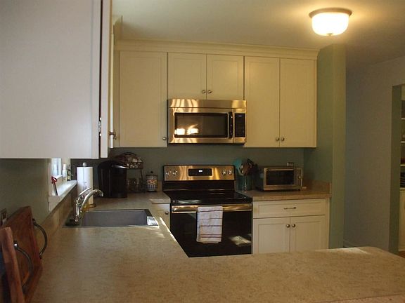 3rd image of 5758 Crestview Ln