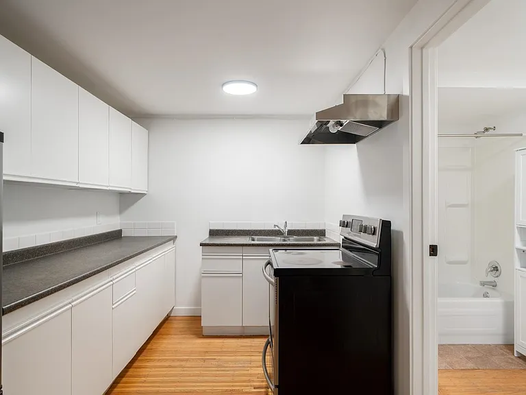2596 Oak St #2 — Photo 3