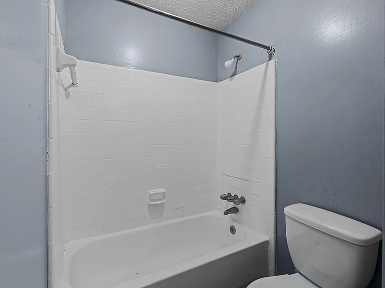 Creekside Apartments — Photo 39