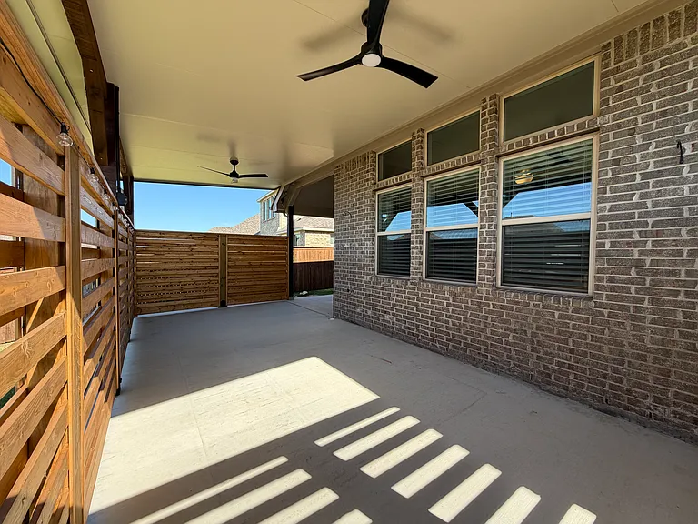 482 Prairie View Dr — Photo 36