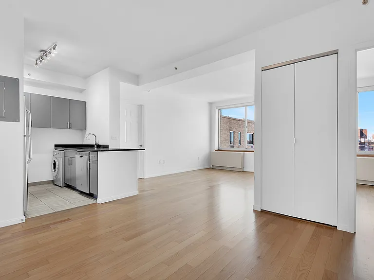 68 Bradhurst Ave #2B — Photo 4