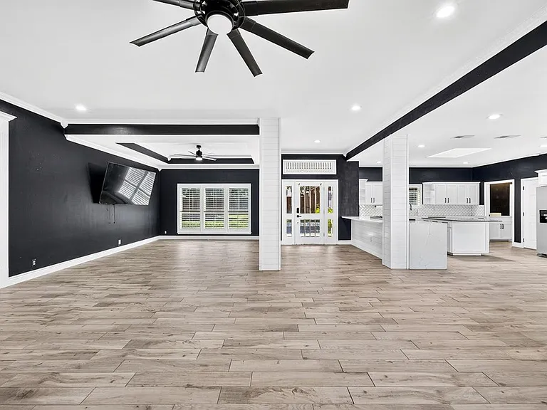 4910 Kingsboro Ct — Photo 33