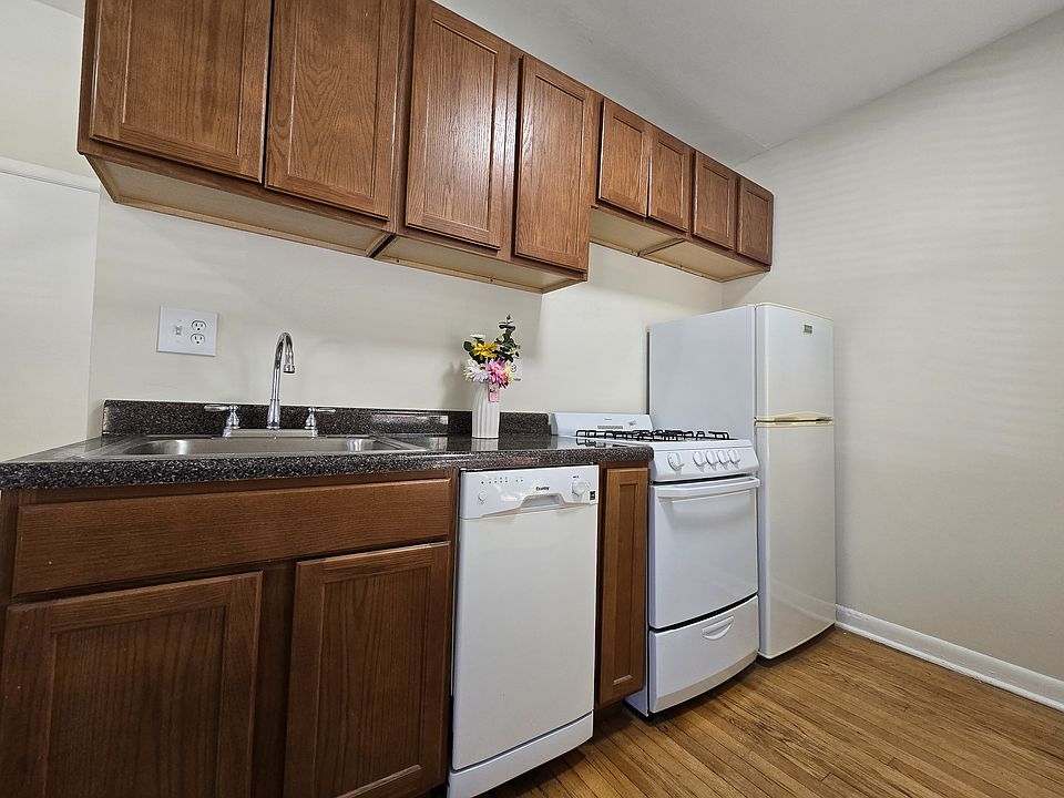 1st image of 917 W Waveland Ave APT 1A