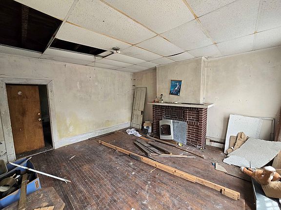 4th image of 127 14th St