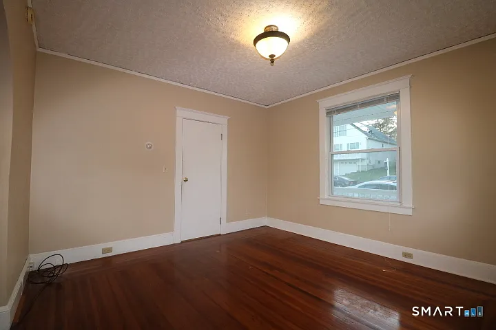 88 Riverview Ave — Photo 2