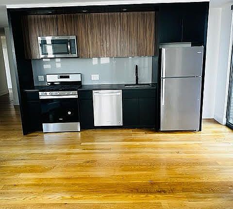 5th image of 131 Alexander Ave #4A