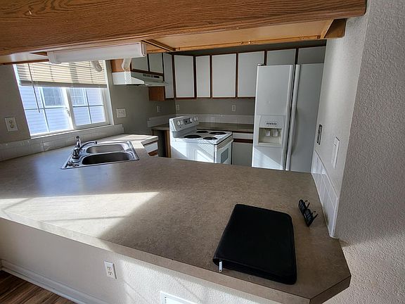 5th image of 321 25th Avenue Ct