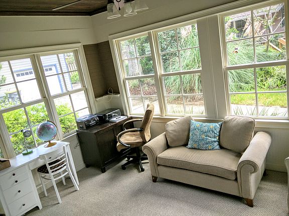 3rd image of 2327 Broadmoor Ln